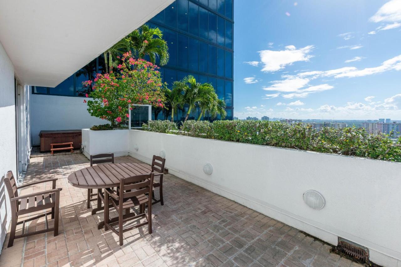 Trump Intl 2 Bedroom Apartment 1600 Sf Ocean And Bay View With Terrace Miami Beach Exterior photo